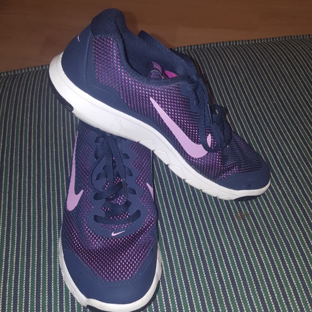 WOMEN NIKE RN4